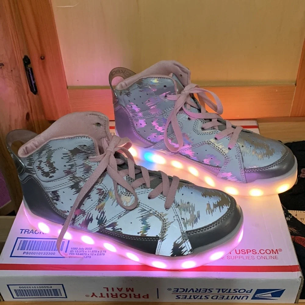 Skechers Light Up High Tops - Picture 2 of 6